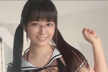 東雲うみ、眼鏡ツインテ透け衣装