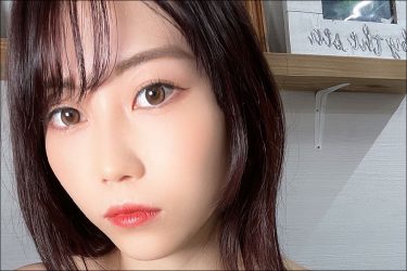 伊織いお、胸の存在感ヤバいドキドキの前のめりショット2連発