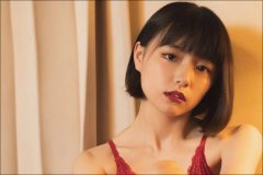 葉月つばさ｜緋色ランジェリーのフェティッシュな1枚