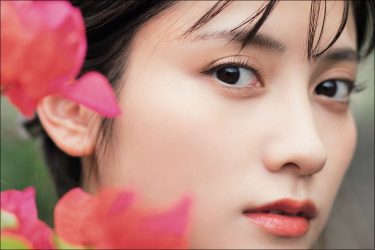 桃月なしこ、待受推奨の美しすぎる流し目グラビア