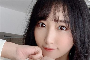 川瀬もえ、美ボディあらわな大胆たくし上げショットに「け、けしからん!」