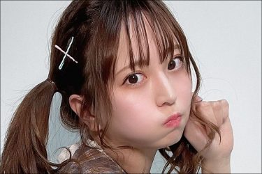 竹内星菜、ぷく顔×猫ポーズの激烈可愛いミニスカショットにファンもメロメロ