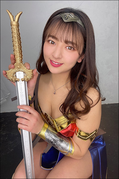 徳江かな、可愛くてカッコいいビキニアーマーショット公開の画像1