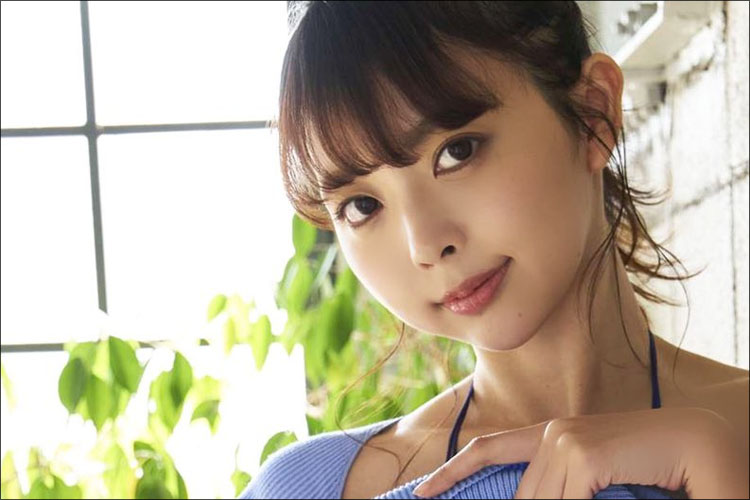東大卒グラドル・東堂とも、鮮烈と強烈のV字水着カットの画像1