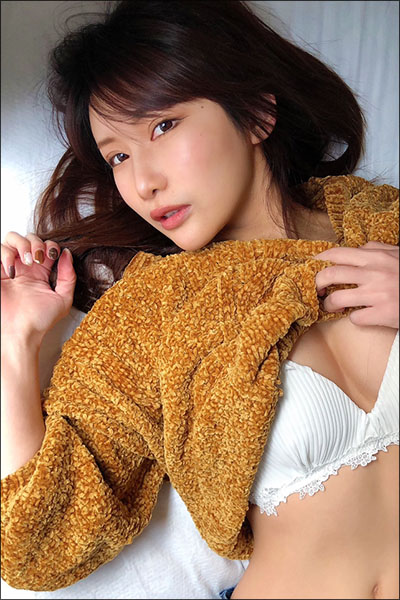 「だって今日は日曜日でしょ、、?」琴井ありさ、物欲しげな大胆露出の誘惑ツイートの画像1