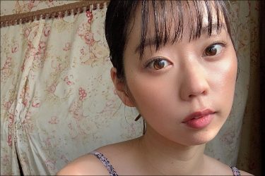 青山ひかる、色香と柔肌際立つ大人グラビアに熱視線