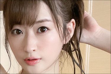 メイリ、おへそも谷間も丸見え！ 真ん中がら空きの大胆水着ショット公開