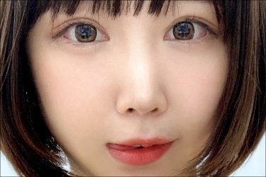 日向葵衣、キュートで迫力満点！ 舌ペロと美バストのギャップにファンKO