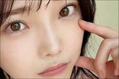 「あざとさの天才」新谷姫加、バスローブ姿でナチュラルな美貌と胸チラ