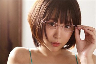 日向葵衣、妄想爆発の地味カワOL脱衣ツイートが大反響