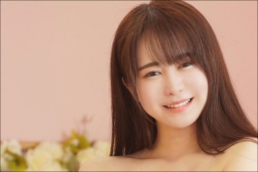 伊藤しずな、至福の水着ショット…微笑みと肉感ボディの最高ハーモニー