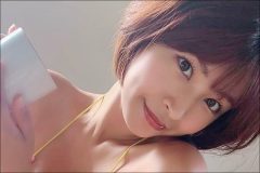 藤井マリー、ヘルシーボディ輝く鮮烈の爽やか水着カット