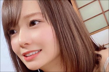 「昭和若妻になりました」佐野水柚、レトロランジェリーの美肌オフショット