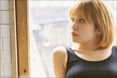 菜乃花、アンダーバスト丸見えの金髪ヤンキーグラビアに熱視線