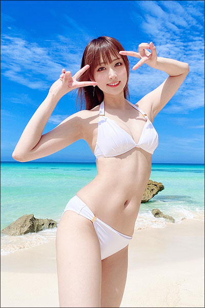 「脚が本体」有川紗雪、一足早い真夏の王道ビキニショットが激映えの画像1