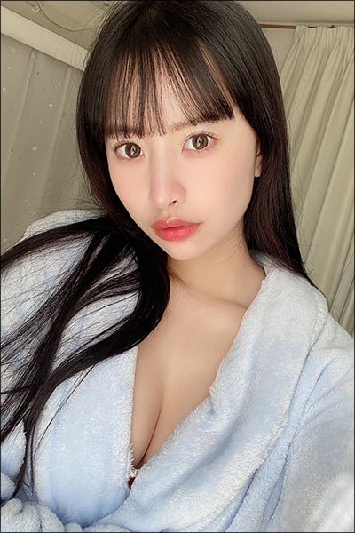 藤川らるむ、美谷間オフショットで自然体グラビアを盛り盛りアピールの画像1