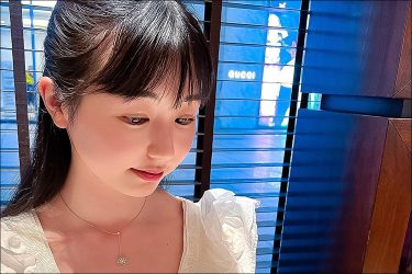 「あざとパフェ」くりえみ、小洒落たスイーツより気になる美しい胸の谷間