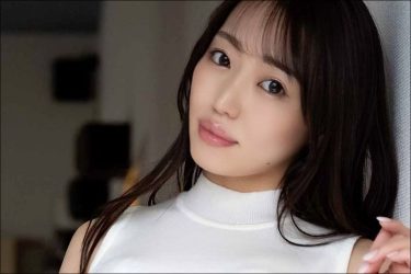 桃々さや、チラ見せからの丸出し…清楚美女のエスカレートする「これがこう」