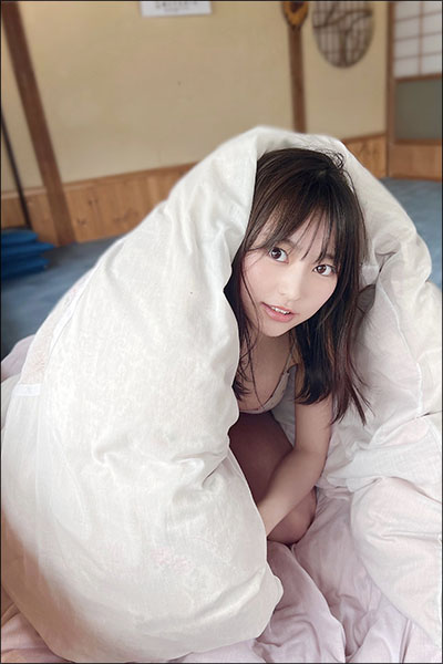 #ババババンビ・宇咲、ひょっこりと美胸チラリ…お茶目オフショット公開の画像1