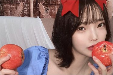 新谷姫加、毒リンゴも可愛いリアル白雪姫ショット公開