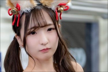 藤田あずさ、車内に佇む水着キツネ巫女…非現実的な魅力漂う真っ白な肢体