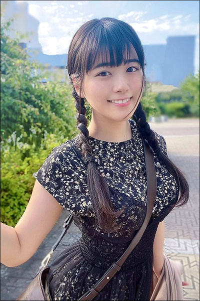 東雲うみ、パイスラッシュ！ ツインテ×ワンピのデート風写真が実に破壊力満点の画像2