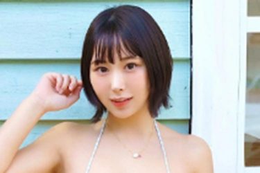 「抱き心地よさそう？」日向葵衣、極小ビキニのマシュマロボディ