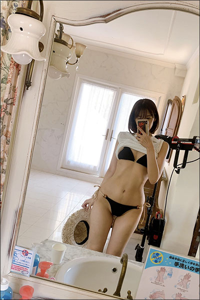 人気コスプレイヤー・真中つぐ、くびれと美ヒップの極上スレンダーボディの画像2