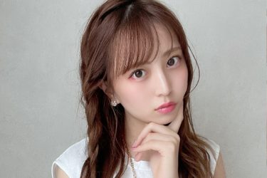 竹内星菜、下半身スケスケ大胆ドレスで真っ白な太ももがあらわに