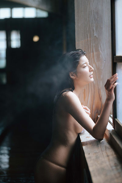 「史上最大露出」彩川ひなの、魅惑のボディと素顔を可憐に大胆にの画像4