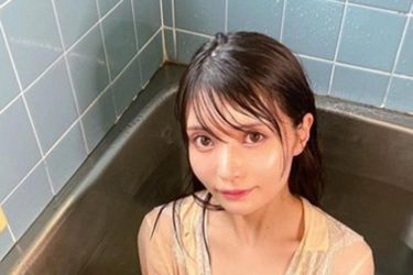 「インスタグラビアの女王」似鳥沙也加、しっぽりとびしょ濡れ入浴ショット