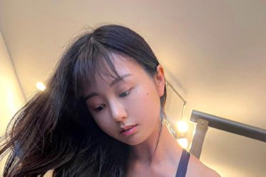 くりえみ、こんもりド迫力…スポブラがはち切れんばかりの美バスト