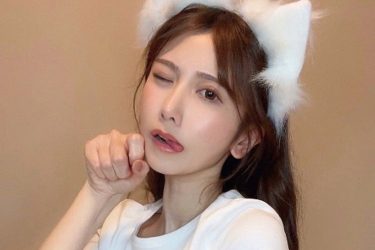 名取くるみ、無防備な下着姿で手招き…小悪魔な猫耳ショット