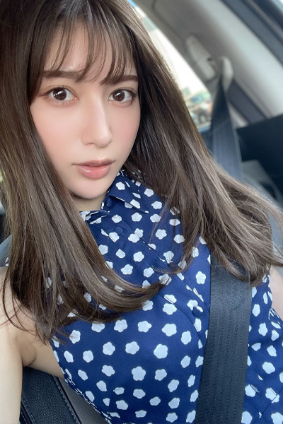 雪平莉左、シンプル私服でも最高ボディ炸裂…超魅惑的なドライブデートのお誘い自撮りの画像1