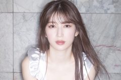 雪平莉左、白肌輝く最高美！ 裸エプロン風お出迎えショットが大反響