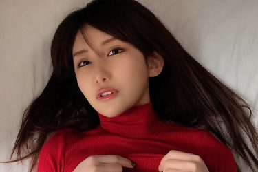 「中はこんな感じです」琴井ありさ、上は大胆に下はチラリと絶妙露出