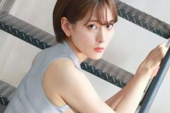 非公開: 美しき官能グラドル・朝比奈祐未、挑発的バックショットで「ひなけつ」大開放