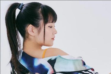 東雲うみ、強めなクールグラビア