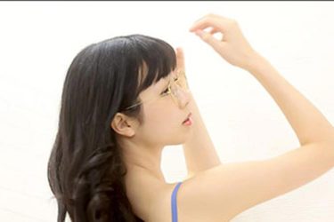 「仕事終わりのOL」くりえみ、完璧プロポーション輝く背徳ビジュアル