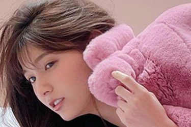 彩川ひなの、艶っぽフェイスにドキドキ…魅惑のボディと上質な色気の2nd写真集