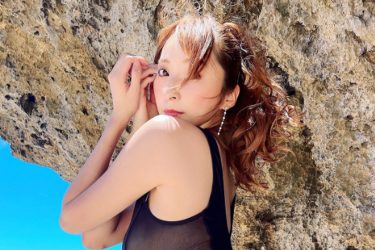 緒方咲、超ハイレグの「色々すごい」着こなしでフィクション級スタイル