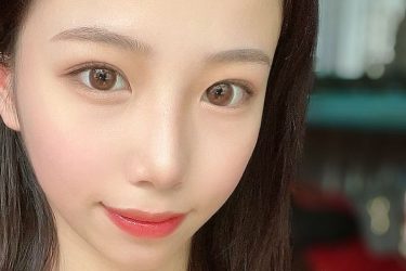 乙陽葵、デコ出しでデコルテに日焼け跡の大盛り乙パイ