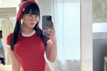 東雲うみ、もちろん120点の大合格! 超ハイレグレオタードで身体チェック