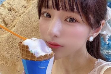夏本あさみ、涼しげにチラリ…爽やか自撮りで妖艶美