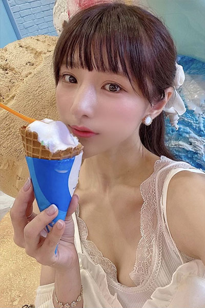 夏本あさみ、涼しげにチラリ…爽やか自撮りで妖艶美の画像2
