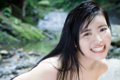 竹内花、水着ずらして手ブラ…1st写真集先行カットが衝撃の大胆カット