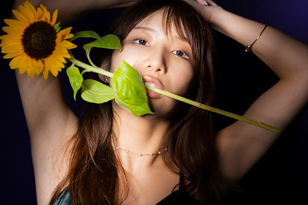 琴井ありさオリジナルグラビア「花と紫、艶と咲く」の画像10