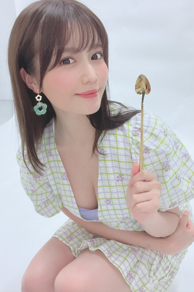 小日向ゆか、キュートなチラリズムでファン悩殺の画像2