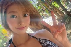 大貫彩香、夏美女のビキニ自撮り3連発!!!