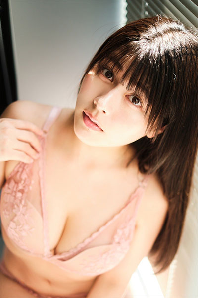 ちとせよしの、瞳と谷間に吸い込まれそうな極上ランジェリーカット3連発の画像4